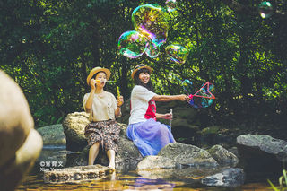 广西八寨沟，是广西植被保护最好的地带之一，是消暑康养的好去处