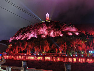 “山丹丹花开红艳艳”，途径延安革命圣地