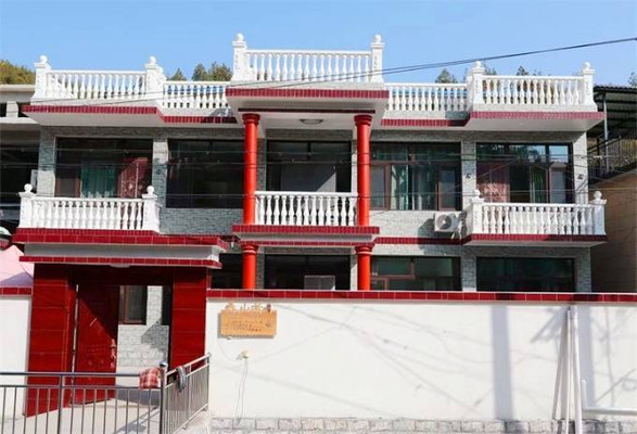 北京怀柔汤河口春山居民宿，山湖美景漫天星空，夏可抓鱼冬可滑冰！