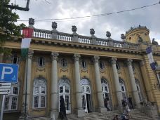 布达佩斯-读万卷书；行万里路