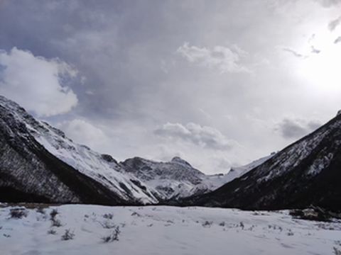 松潘之行：在黄龙冰雪世界嬉戏，在光和云朵入梦