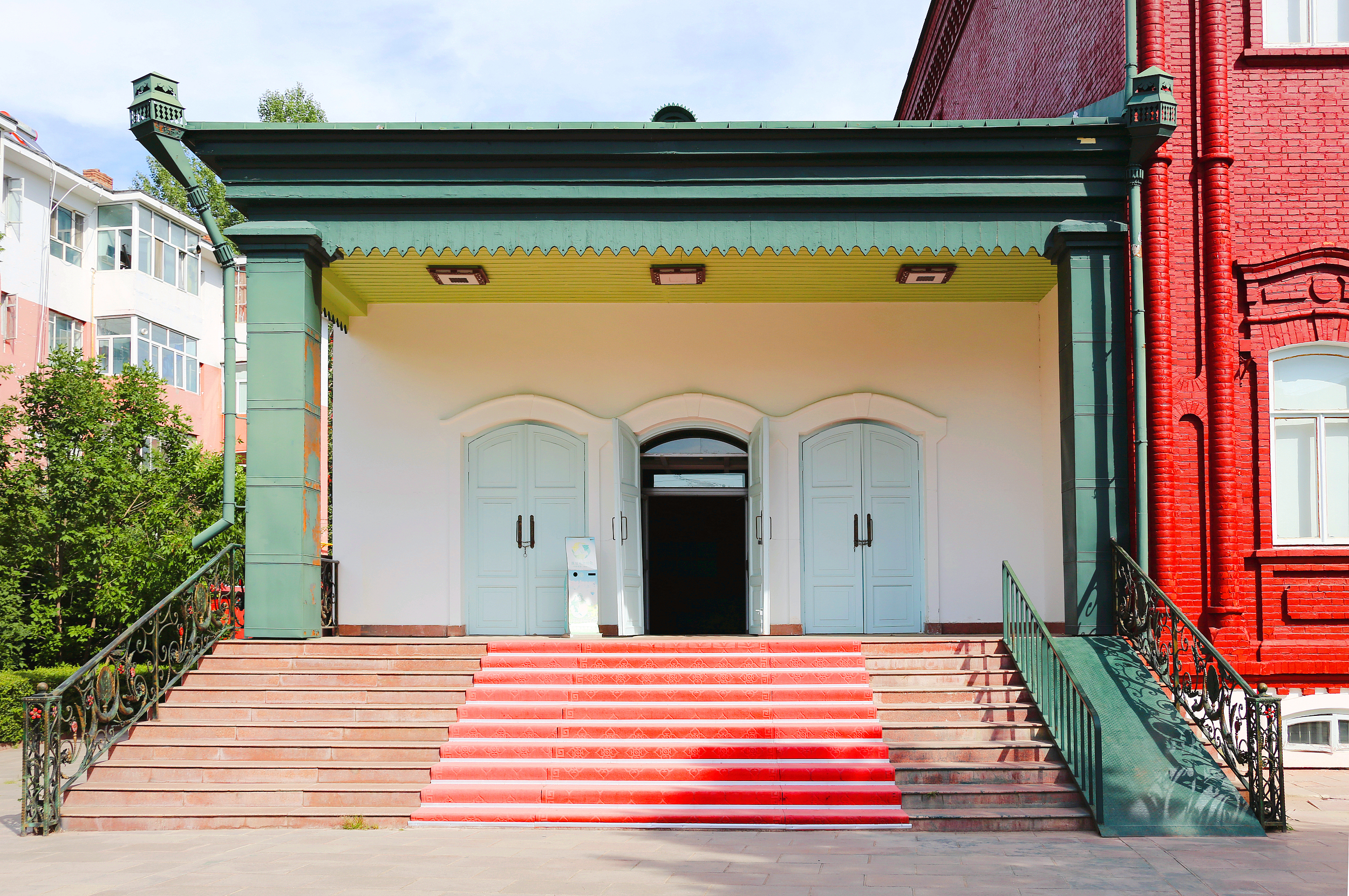 1-Day Tacheng City Tour: Red Building Culture, Kuruktag Mountain's Natural Scenery