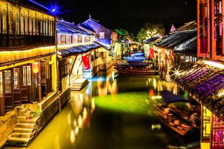 氤氲江南，夜游昆山周庄灯会，火树银花不夜天