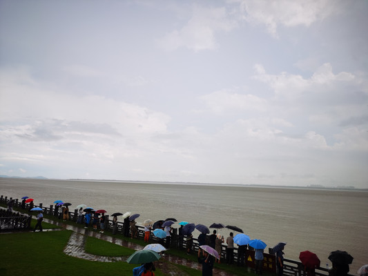 杭州周边游:海宁盐官观潮