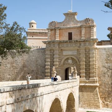 瓦莱塔圣约翰大教堂+旧薄荷街+大王宫+姆迪纳老城一日游
