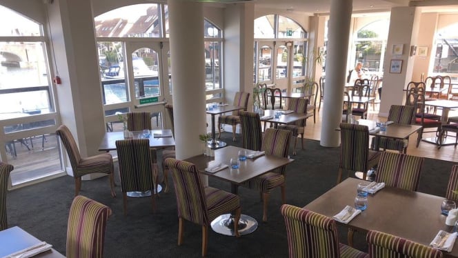 Boathouse Hotel and Restaurant