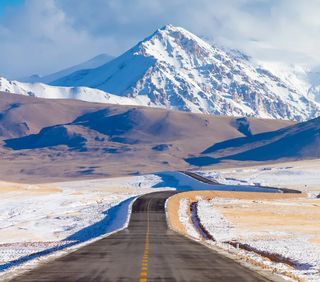 了解一下西藏的粉色盐湖,比茶卡的“天空之境”大2倍,人少还免费!