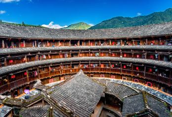 1-8人VIP小团南靖云水谣古镇+永定土楼王双景区一日游纯玩【[玩法升级]8人懒人小团，酒店门口接，亲身体验客家传统习俗文化，可选包车游不含门票不含餐】