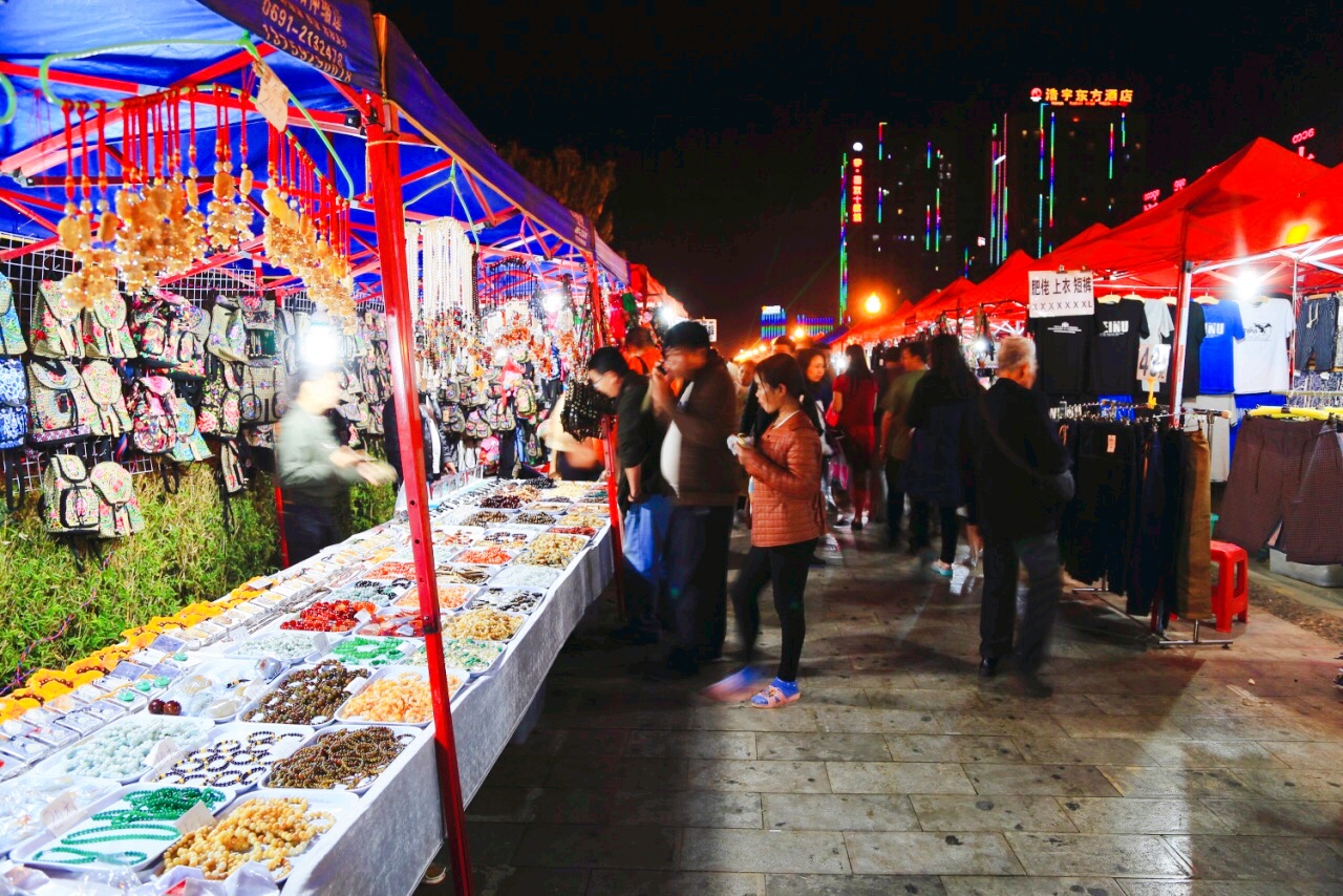 4-Day Jinghong Tour: Explore Dai Culture, Rainforest Hiking Adventure