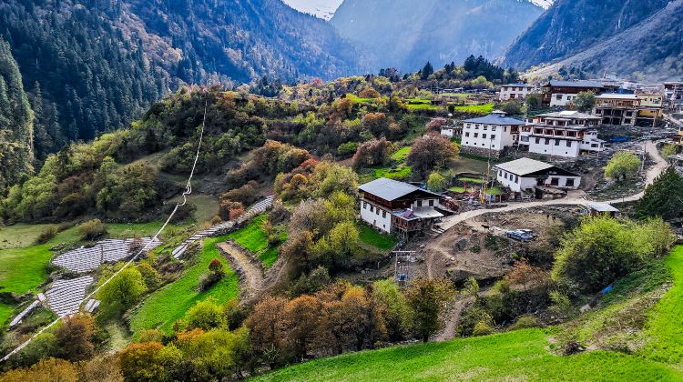 7D6N · Group Tours · Yunnan: Lijiang + Shangri-La + Yubeng Village + Ice Lake + Yubeng God Waterfall + Meili Snow Mountain National Park