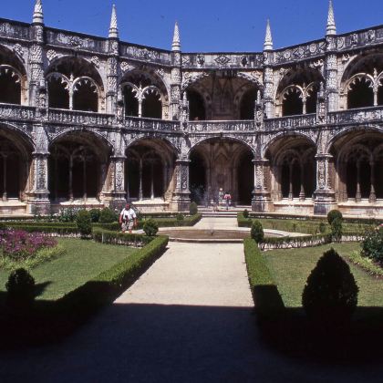 葡萄牙里斯本+波尔图+法鲁+西班牙巴塞罗那+塞维利亚12日11晚拼小团