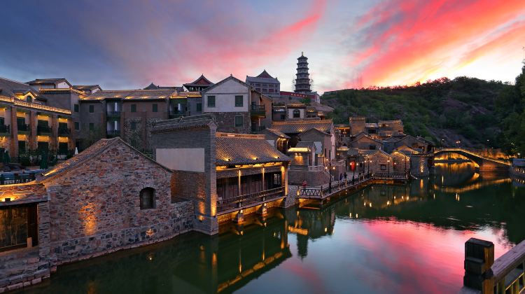 4-Day Enchanting Beijing Wonders Private Tour·Tiananmen Square, The Palace Museum, Shichahai Scenic Area, Beijing W Town and Great Wall At Simatai