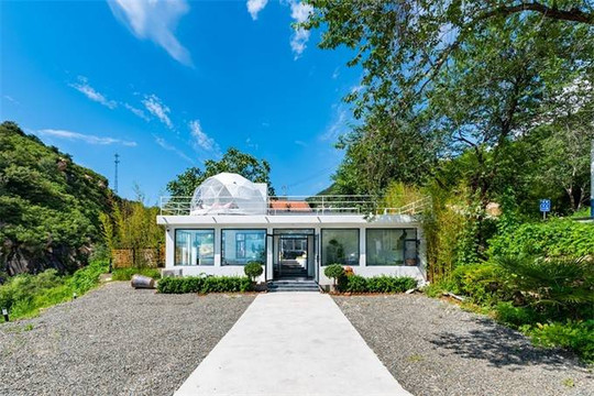 天津薊縣盤山輕度山舍民宿，隱匿山林中，4處院落可選可容50人。