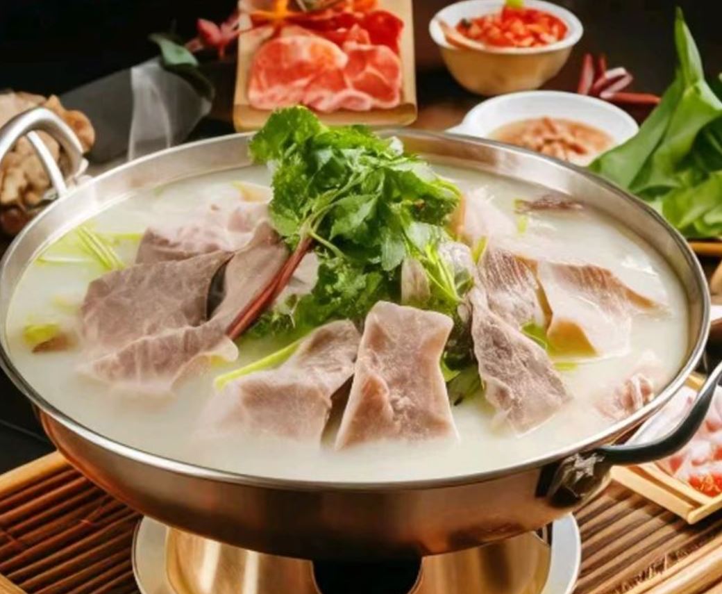 Vala Toms山崖朔溪酒店(四姑娘山景区店)·梵拉图·牦牛肉特色汤锅(长坪沟店）