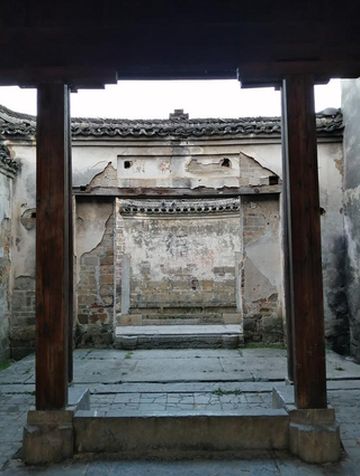 桂林有个始建于明末清初的村,巷道铺满了青石板,是湘南式民居