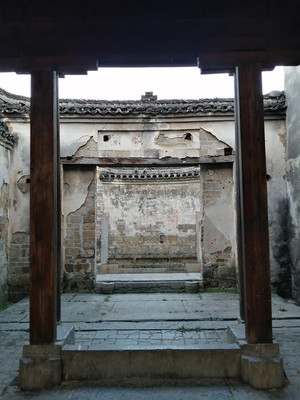 桂林有个始建于明末清初的村,巷道铺满了青石板,是湘南式民居