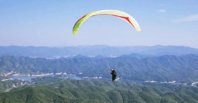 智峰山滑翔伞基地