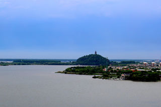 吃锅盖面、拔草网红餐厅、打卡三山一渡,周末镇江休闲游。