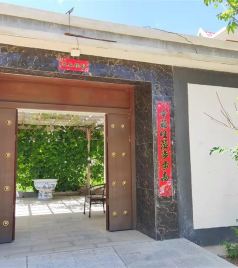 沈家营镇游记图文-北京延庆龙庆峡安家望山墅民宿，站在室外阳台，远处玉皇山美景尽收眼底