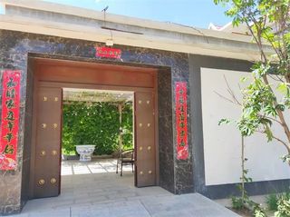 北京延庆龙庆峡安家望山墅民宿，站在室外阳台，远处玉皇山美景尽收眼底