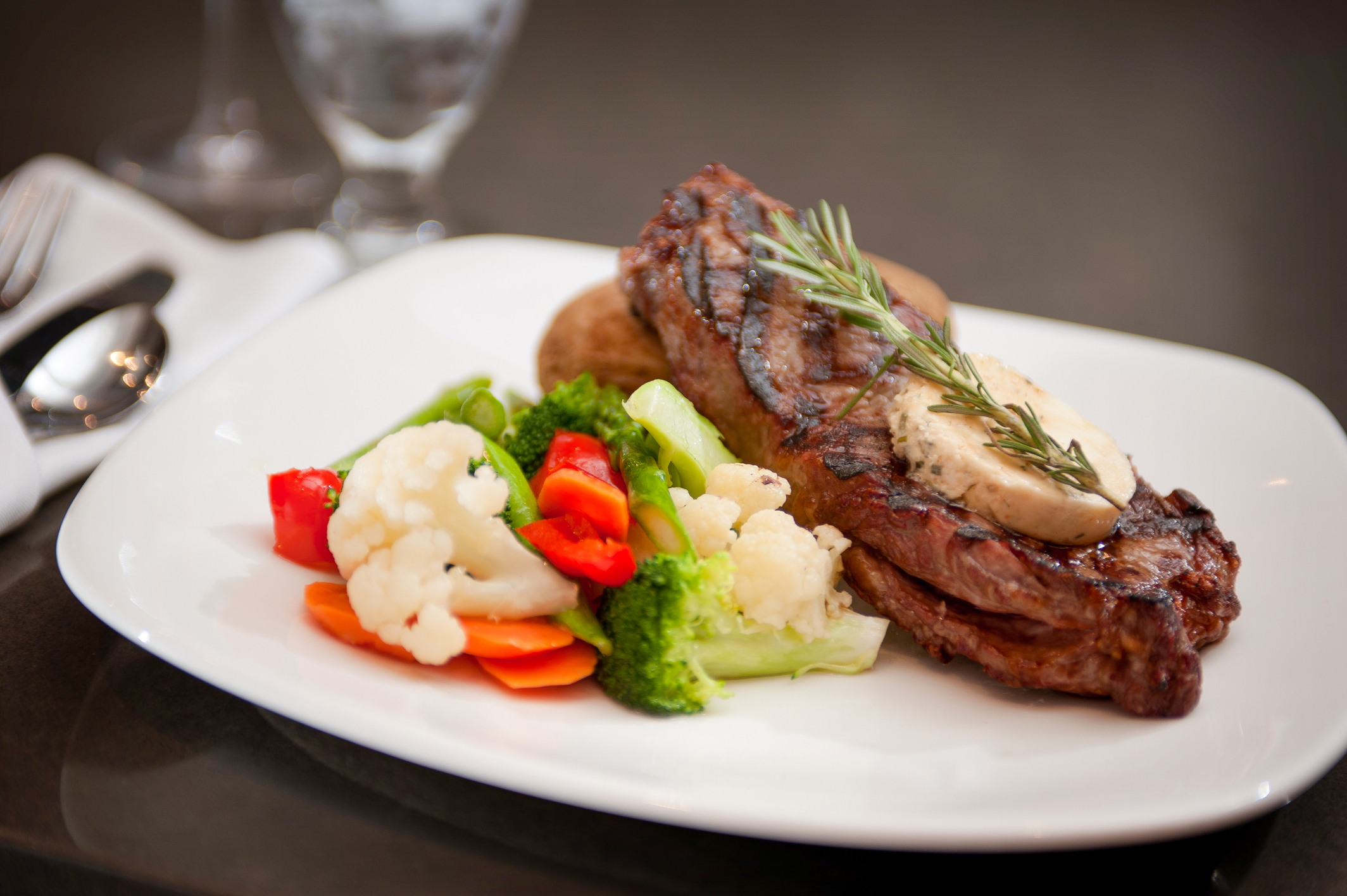 Vee Restaurant and Lounge餐厅图片