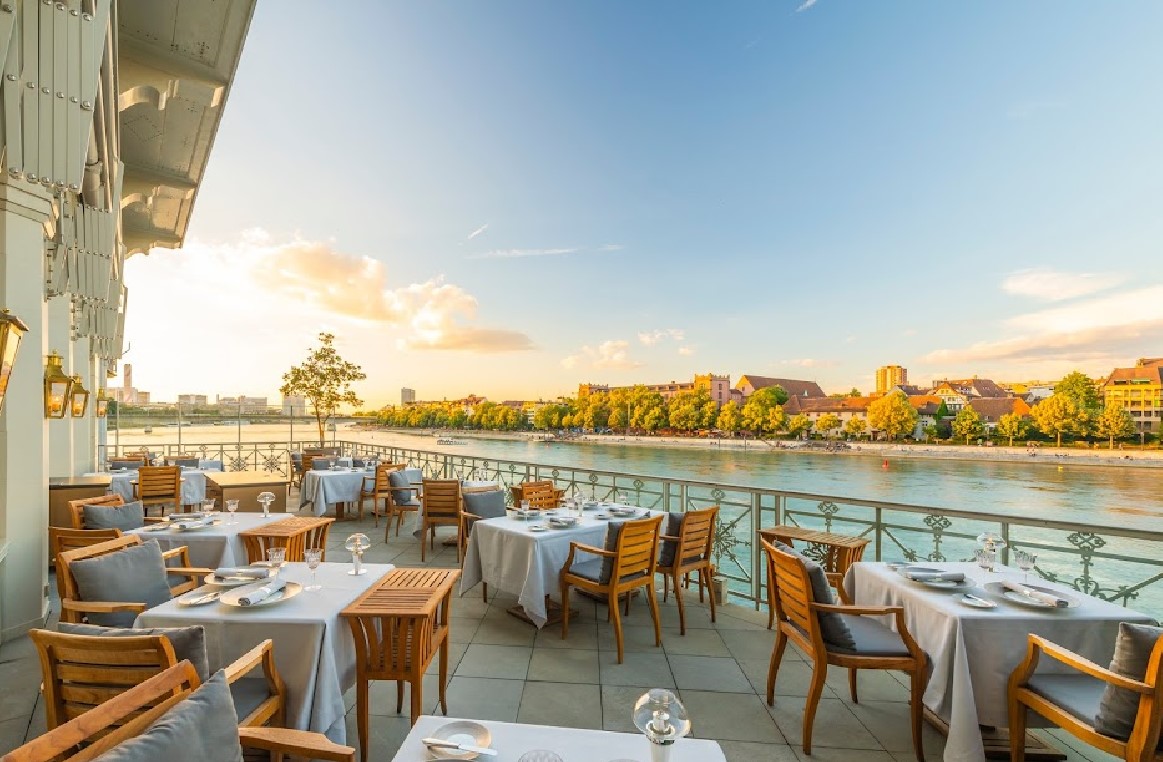 Cheval Blanc by Peter Knogl