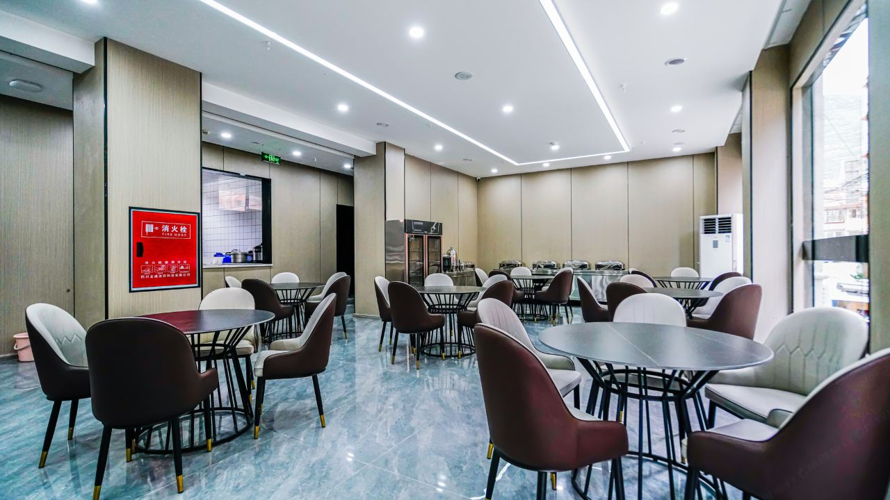 巴塘川藏大酒店·餐厅餐厅图片