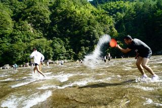 罕见天然“浅水广场”，可同时供万人使用，堪称亲水天堂