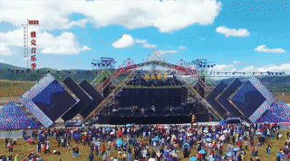 这位局长的浪漫,藏在红色的草原。