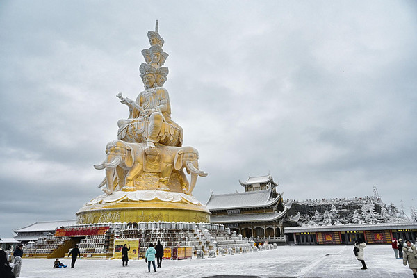 冬季峨眉山——享受一场满天白雪的心灵之旅