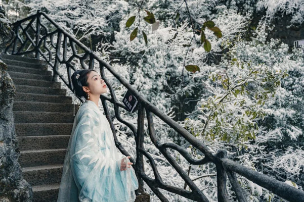 冬季还有雪景林海和表演，巴山大峡谷绝了~