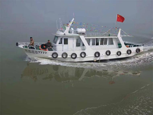 河北沧州小刘海钓俱乐部，10多条专业钓鱼双发大艇，这才叫海鲜！