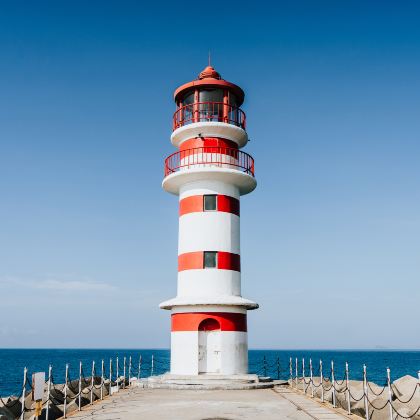 海南三亚+万宁+蜈支洲岛+南山海上观音+日月湾·雨林溯溪·椰林桨板·运动基地+三亚游艇旅游中心5日4晚跟团游
