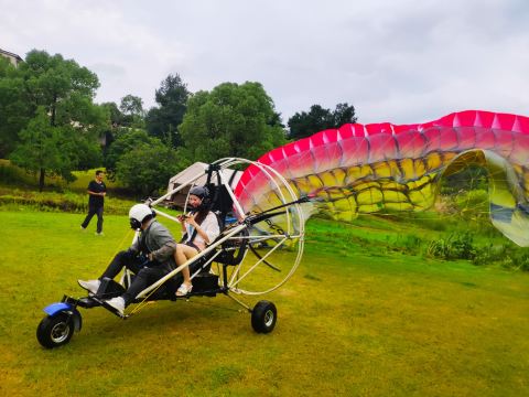 千岛湖天翔动力滑翔伞纯玩半日游当地出发当日可定高空飞行天天发班