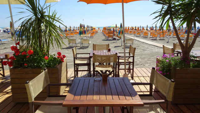 OASIS Beach/Pub