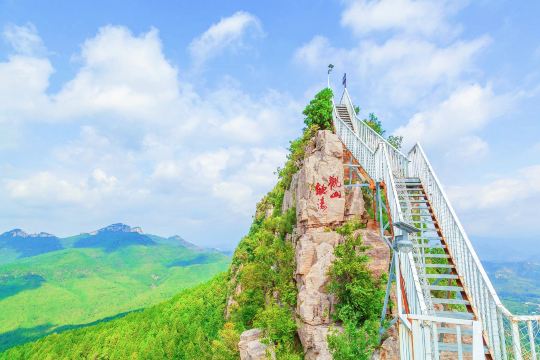 灵岩大佛山景区