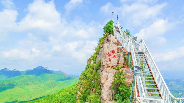 灵岩大佛山景区