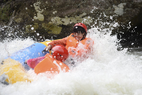 毕业旅行去连云山漂流，8公里峡谷，矿泉水上的冲浪