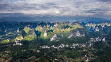 A large-scale ink painting of rivers and mountains, a must-visit spot