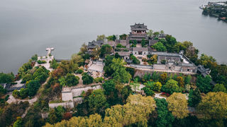 镇江有三山，有西津渡，这里是不一样的江南景