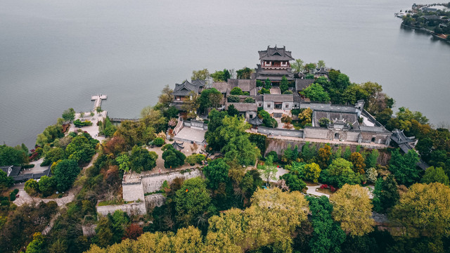 镇江有三山，有西津渡，这里是不一样的江南景