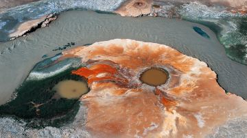 木吉湿地泥火山群
