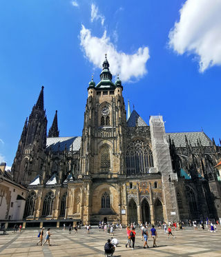 2022年，布拉格之旅，小城中漫步，微风中划船，夕阳下点杯冰啤，与两三好友共饮~