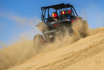 内蒙古响沙湾一日游【呼和浩特出发，含门票+仙沙岛娱乐套票】【畅玩沙漠：途径黄，饱览浩瀚沙漠，聆听沙漠，探索响沙百年神韵】
