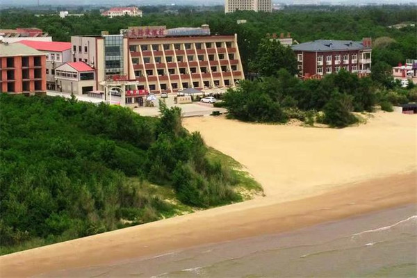 秦皇岛黄金海岸旅游天海度假村,所有海景房都有独立露天阳台!