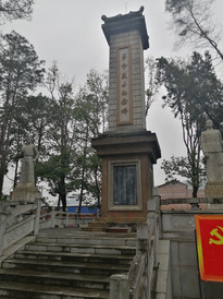 马山游记图片] 坡鉴革命烈士纪念碑怒放的一片紫荆花，滴滴英雄血，朵朵烈士魂