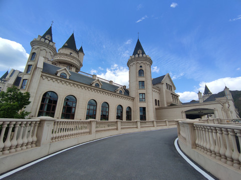 野三坡荣逸四季童话酒店主图