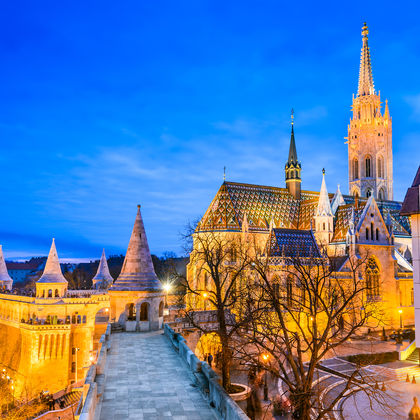 匈牙利布达佩斯城堡山+布达城堡+沃伊达奇城堡+城市公园一日游