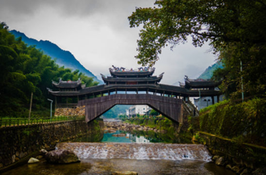 苍南莒溪这个山沟沟里,不仅有廊桥可遗梦,还惊现圣托里尼般的酒店