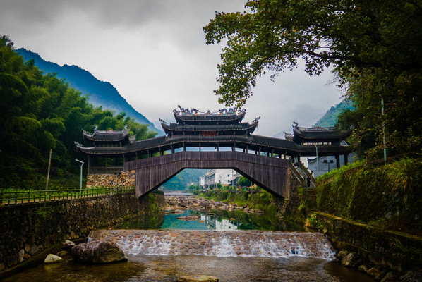 苍南莒溪这个山沟沟里,不仅有廊桥可遗梦,还惊现圣托里尼般的酒店